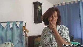 خوبصورت لڑکیوں کے سخت گولہ باری ہو فلم سکسی سگ کی طرف سے ایک گرم ، شہوت انگیز tranny میں ایک گندی threesome کے