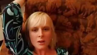 نوجوان ماں اور اس کے نوجوان گرل انگریزی سیکسی ویڈیو فرینڈ ، سواری ایک گھمنڈی آدمی