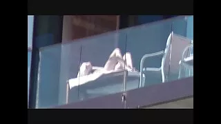 نوجوان ایشیائی لڑکی اس کے فلیٹ کے درمیان اور اس کے خوبصورت گدا فلم سکس جینی